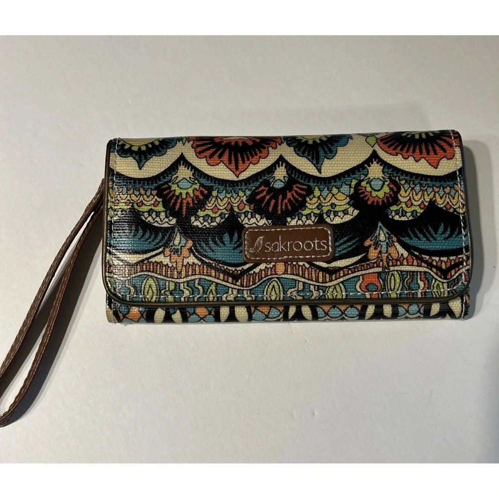 SAKROOTS Artist Circle Smartphone Wristlet Wallet